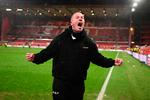 Træner Mike Tillbergs evige energi er et godt billede på noget af det, der gør FC Midtjylland til et frygtet hold blandt alle konkurrenter i Europa League. Torsdag besejrede midtjyderne atter Nottingham Forest på udebane. Foto: Oli Scarff/Ritzau Scanpix