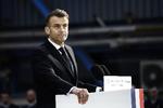 Frankrigs præsident Emmanuel Macron talte 2. marts foran en atomubåd på flådebasen Île Longue i Crozon. Her skitserede han, hvordan Frankrigs atomafskrækkelse kan styrke Europas sikkerhed i en mere usikker verden. Foto: Yoan Valat/Ritzau Scanpix
