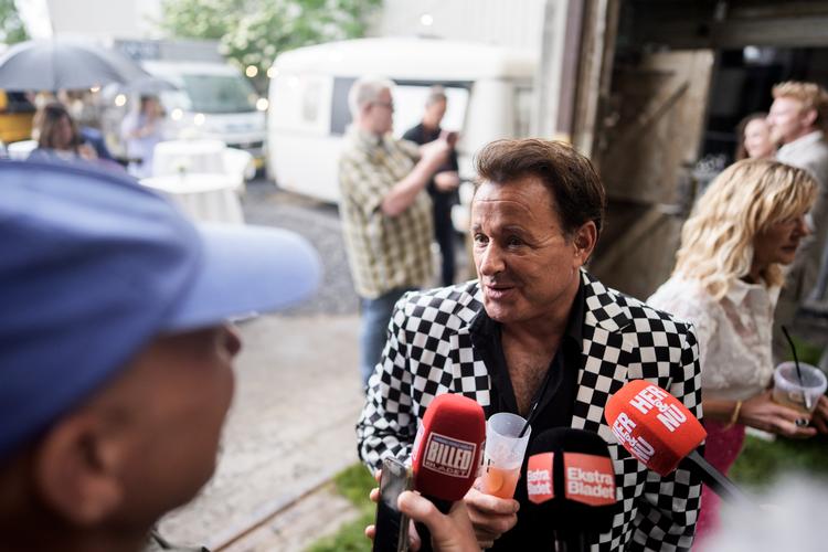 Dennis Knudsen er fredag idømt en betinget dom med vilkår om samfundstjeneste for forsøg på bestikkelse. Dommen lyder på 20 dages betinget fængsel og skal ikke afsones, så længe den kendte frisør ikke begår kriminalitet i en prøvetid på et år.  Foto: Rasmus Flindt Pedersen/Ekstra Bladet