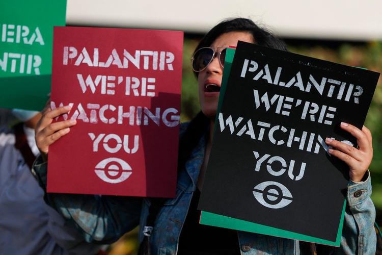 Palantir er i hjemlandet USA mest i vælten for sin rolle i opsporing af immigranter, som regeringen vil have deporteret. Hovedforretningen er overvågningssystemer til politi, efterretningstjenester og forsvaret.  Foto: Joe Raedle/Ritzau Scanpix