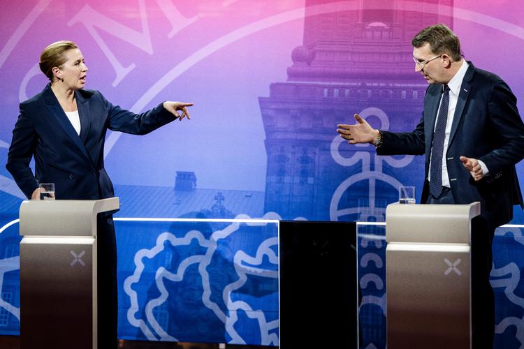 Søndag aften mødes Mette Frederiksen (S) og Troels Lund Poulsen (V) igen til TV-debat. Her skal de bl.a. tale om det emne, som er svært at tale om, men som nok er en underligger hos mange vælgere. Lederskab.  Foto: Mads Claus Rasmussen/Ritzau Scanpix
