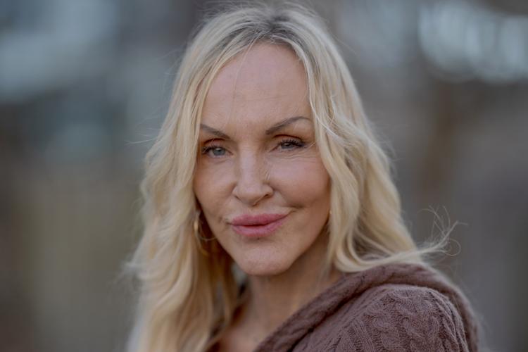 Det var kvinderne på Grønttorvet, der overtalte Linse Kessler til ikke at få endnu en abort. I dag er hun glad for, at hun beholdt datteren 'Geggo'. Foto: Miriam Dalsgaard