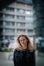 Når Helene bliver uddannet sygeplejerske, får hun en pensionsordning med en såkaldt livrente. Derfor har hun mulighed for at lægge den livrentepension, hun allerede har sparet op gennem sit sabbatårsjob, sammen med sin fremtidige opsparing. Foto: Miriam Dalsgaard