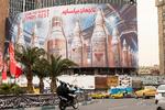 Vægbanner i Teheran. De iranske missiler har fået hver sin adresse-label: ’Epstein-øen’, ’Den frie verden’ og ’Ned med Israel’ – ’Indtil verden finder ro’. Foto: Alaa Al-marjani/Ritzau Scanpix