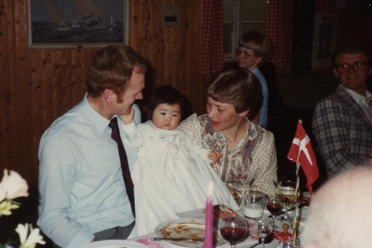 Dokumentarfilmen er en barsk jysk familiekrønike fortalt af instruktøren Taekyung Tanja Inwol. I Taekyungs jyske familie skulle alt helst se perfekt ud på overfladen, men bag facaden var der vold i hjemmet, opbrud, skilsmisse, selvmordsforsøg, død, ensomhed og meget mere. Arkivfoto:  Privat