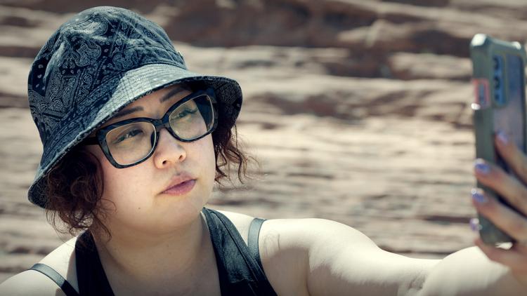 Noget af det værste, der kan ske, når man er kæreste med en chatbot, er systemopdateringer. Så er den elskede pludselig kold og distanceret.  Foto: CPH:DOX