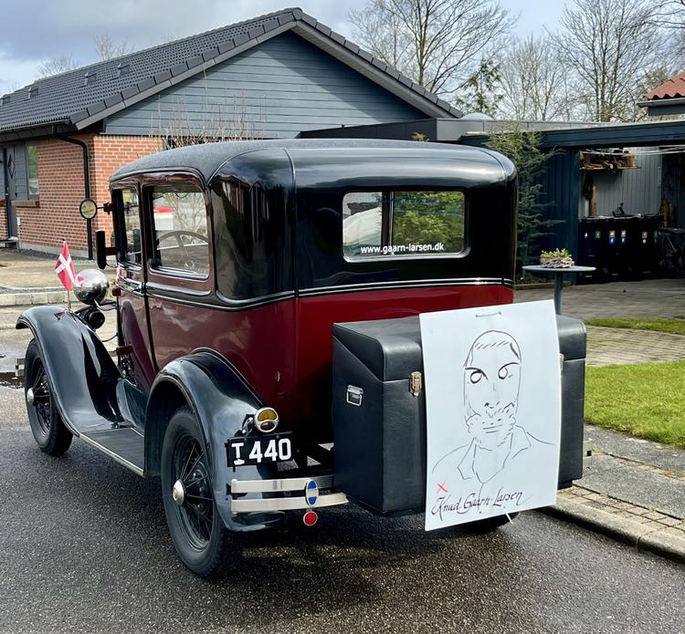 Løsgænger Knud Gaarn-Larsens kampagnebil, en Ford A model 1930. 