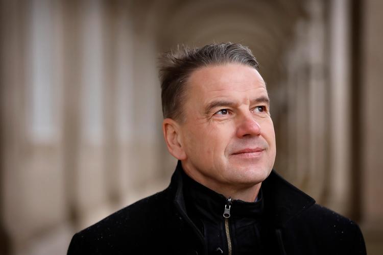 Christian Friis Bach var i 10'erne udviklingsminister for Radikale Venstre. I dag er han udviklingsordfører for Venstre, hvor han forsvarer partiets kontroversielle forslag om at skære i Danmarks udviklingsbistand. Foto: Jens Dresling