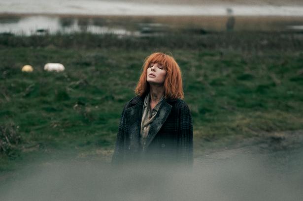 Kelly Reilly spiller skolelæreren Jackie.  Foto: SkyShowtime