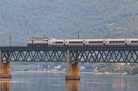 There are few rail routes in Bosnia-Herzegovina, but the country’s pride and joy, the line between Sarajevo and Mostar, is truly worth the trip. Foto: Railways of the Federation of Bosnia and Herzegovina