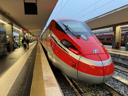 The Italian high-speed Frecciarossa, which looks like a Ferrari on rails, will in the future also run on Austrian and German tracks. Foto: Sune Højrup Bencke