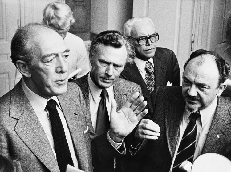 De fire gamle partier i Folketinget (S, V, R og K) har i mere end 125 år siddet på posten som Danmarks regeringschef. Her er det de forhenværende statsministre Hilmar Baunsgaard (R), Poul Schlüter (K) og Anker Jørgensen (S) sammen i midten af 1970'erne. Foto: Erik Gleie