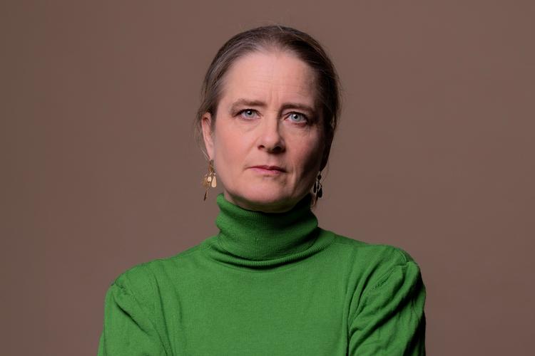 ’Dem vi stolede på’ er blevet til i et nært samarbejde med den dræbtes familie og nærmeste venner – endda i et omfang, så to søstre er nævnt som rettighedshavere på lige fod med forfatteren Line Vaaben (bill.) i bogens kolofon.  Foto: Sara Galbiati