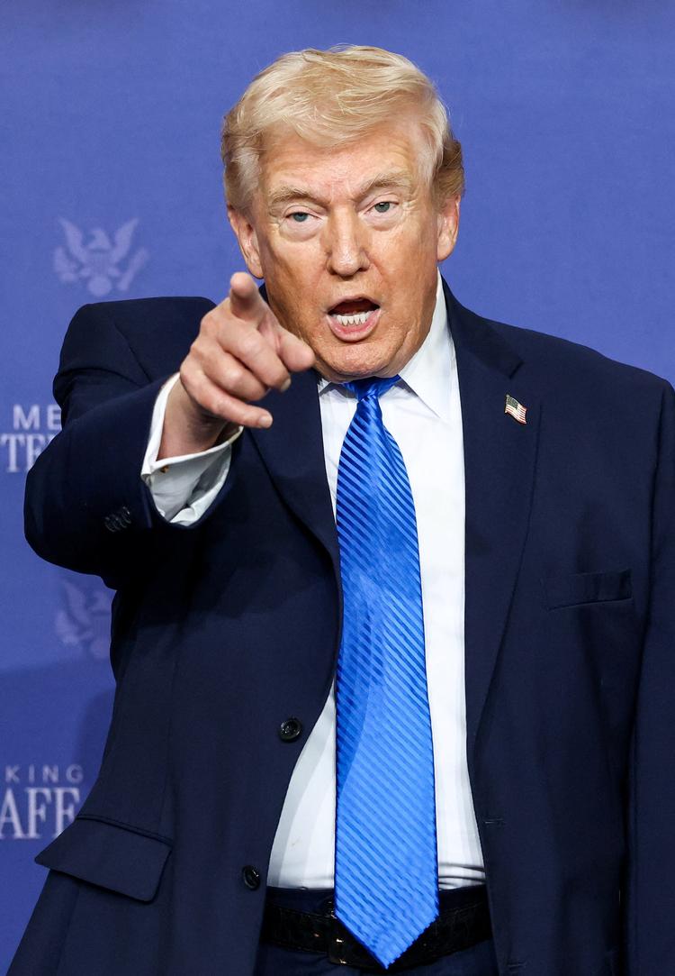 Trump taler om forhandlinger, samtidig med at han truer med angreb. Udvejen af Irankrigen er alt andet end klar. Foto: Kevin Lamarque/Ritzau Scanpix