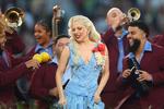  I februar i år dukkede Lady Gaga op under Bad Bunnys halftime show til Superbowl. Hun spillede en salsaversion af Bruno Mars-duetten 'Die With A Smile'.   Foto: Mark J. Rebilas/Ritzau Scanpix