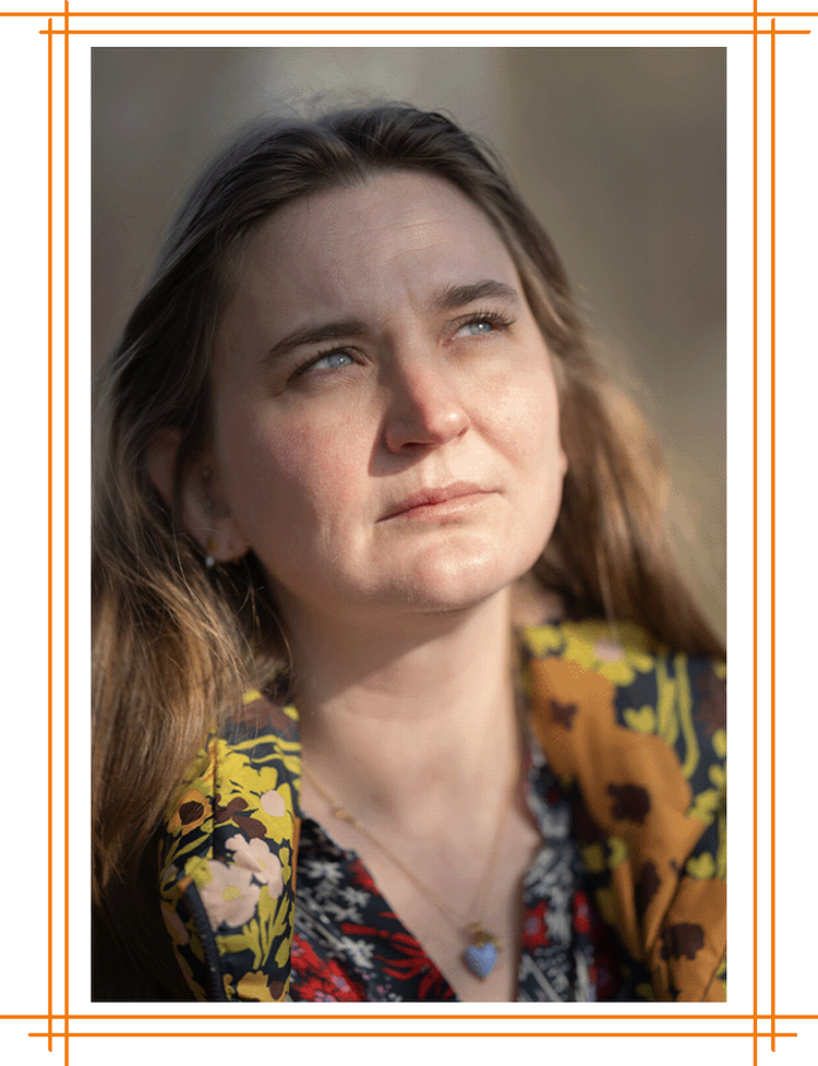 I sine 20'ere har Charlotte Brodthagen opfattet sin mor som en funktion. Som en, der på en måde var der i kraft af, at hends datter levede. »Meget main character-syndrome«, siger hun. Foto: Vikki Søholm