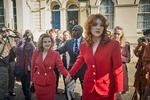 Mia McKenna-Bruce som hertuginden af Yorks påklæderske Jane Andrews og Natalie Dormer som hertuginden. Tv-serien handler dog meget lidt om Fergie, som briterne kalder Sarah Ferguson. Foto: Jonathan Ford/ITV