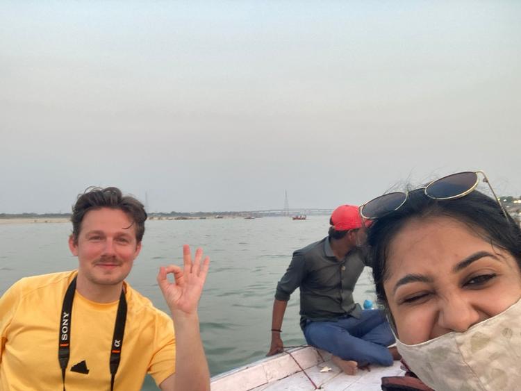 Sebastian Stryhn Kjeldtoft på opgave blandt perlefiskere i Sydkorea. Efter fire år som Asienkorrespondent vender han nu hjem for at lede en ny graverredaktion. Foto: Privat