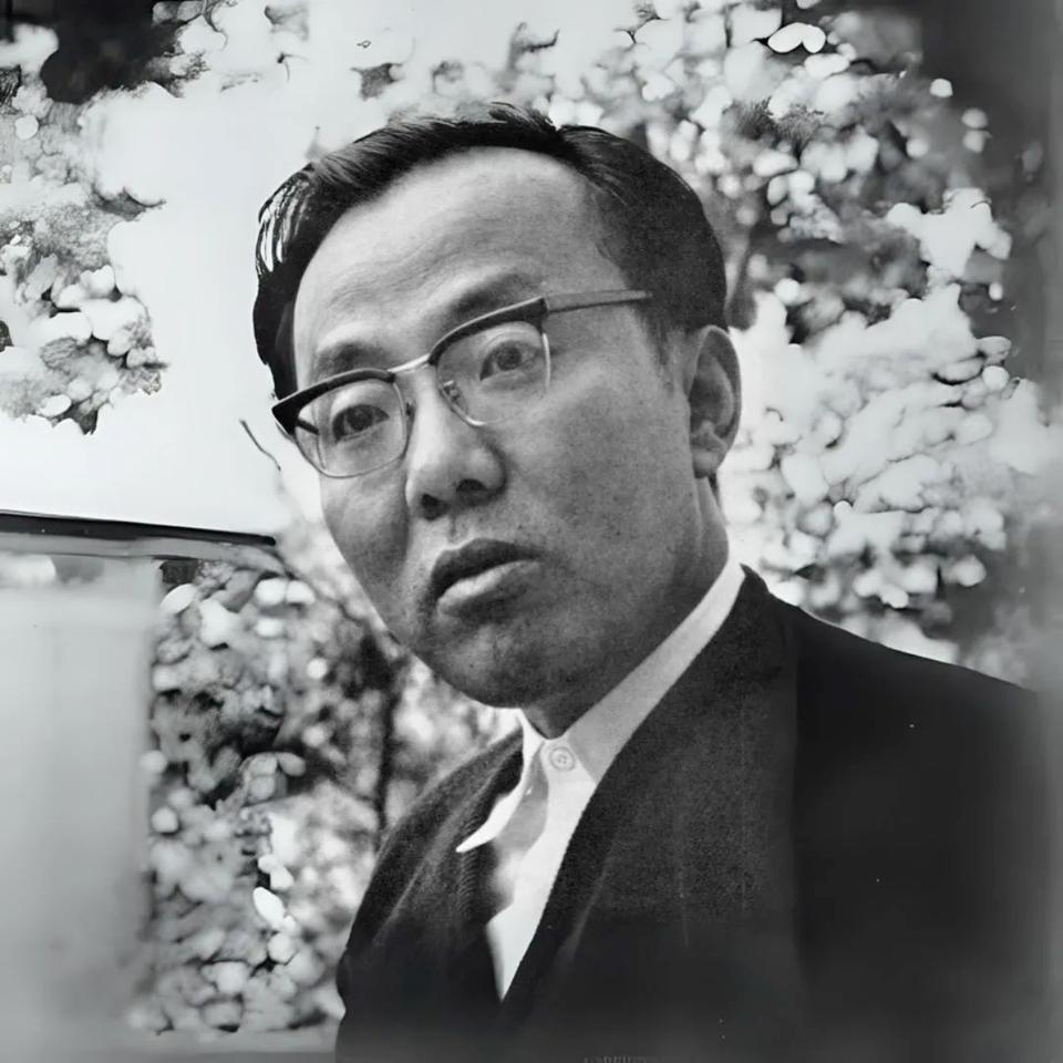 Endelig kan vi læse denne krigsklassiker på dansk