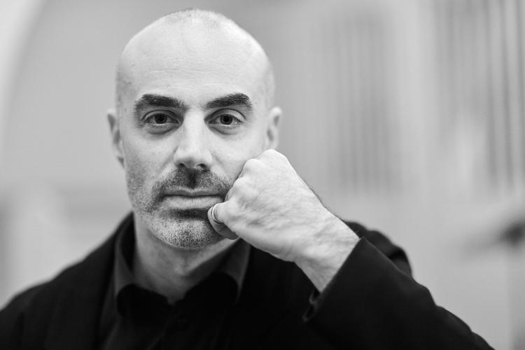 Sangeren Jakob Bloch Jespersen har altid været glad for at færdes i den mere absurde ende af avantgardemusikken, som han gør på sit nye album. Foto: Reinhard Wilting