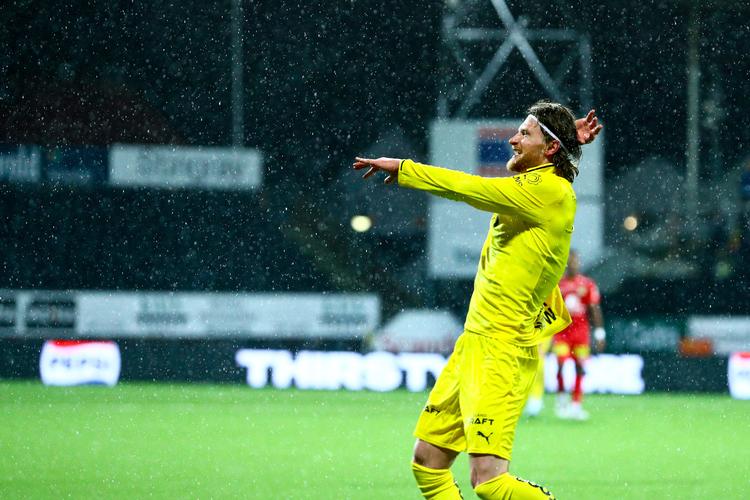 Sin karakteristiske scoringspositur indtog Kasper Høgh senest i søndags, da han scorede to gange i pokalkvartfinalen mod Lillestrøm.
    Foto: Mto/Ritzau Scanpix