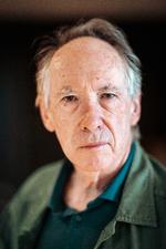 Ian McEwan er en af Englands mest læste og kritikerroste forfattere. Han er bl.a. kendt for romanen ’Soning’ fra 2001 og har tidligere skrevet klimafiktion med romanen ’Solar’ fra 2010. Foto: Miriam Dalsgaard