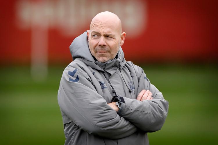 Brian Riemer og landsholdet er under et stort pres i torsdagens VM-kvalifikationskamp mod Nordmakedonien. Foto: Jens Dresling