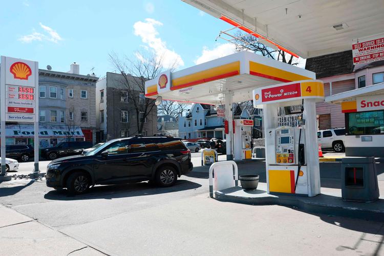 Amerikanere fra øst til vest reagerer med vrede og frustration over de eksploderende benzinpriser efter Irankrigens udbrud.  Foto: Michael M. Santiago/Ritzau Scanpix