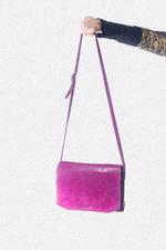 »Jeg var ret overflødig. Og fræk var jeg også. Som en lort, der ikke ville skylles ud«. Det fortæller hovedpersonen i Runa Lily Luths digtroman 'Drømmepenge'. Foto: Peter Maunsbach