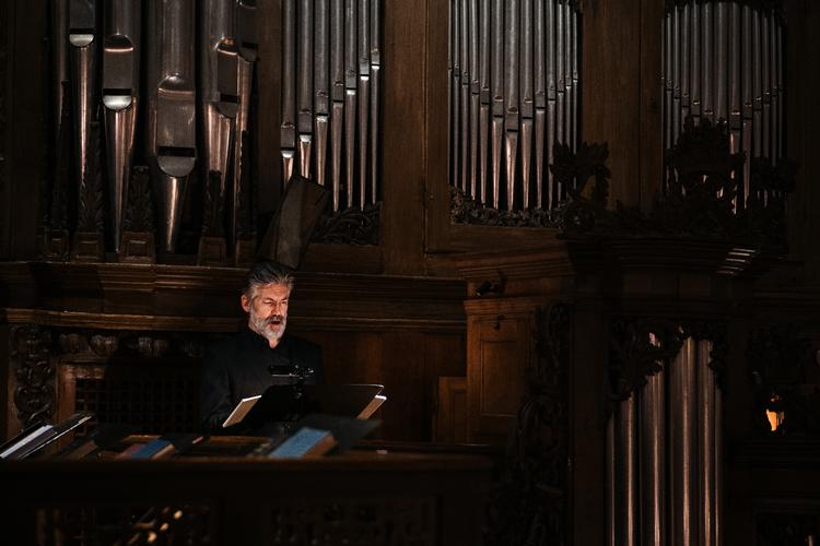 Bassangeren Steffen Bruun sang Jesus, da Mogens Dahl og hans kor palmesøndag opførte Arvo Pärts nyklassiker 'Passio' fra 1980'erne. Foto: Mads Dobel