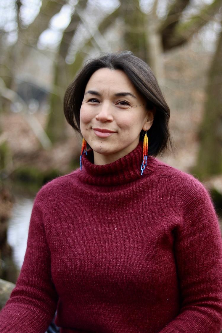  »Som mor tænker jeg ofte på, hvad mine børn kommer til at møde, når historier om grønlændere i danske medier næsten altid handler om problemer«, skriver Josepha Kûitse Kunak Thomsen. Foto: Privat