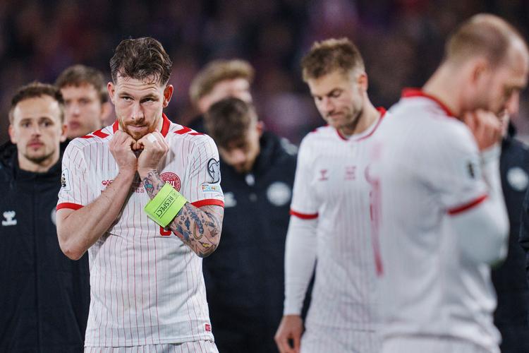  Spillerne var knuste efter nederlaget mod Tjekkiet. Det kostede ikke alene en tur til VM, men også et gevaldigt hak i selvforståelsen. Foto: Liselotte Sabroe/Ritzau Scanpix