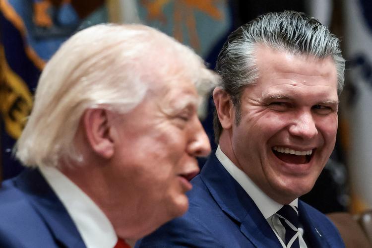 USA's forsvarsminister, Pete Hegseth, omtaler sig selv som krigsminister, og han kan juble om Det Hvide Hus' udspil til et budget for næste år. Foto: Evelyn Hockstein/Ritzau Scanpix