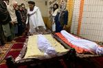 Ud over jordskælvet har Afghanistan været plaget af dødelige oversvømmelser og jordskred de seneste par dage. Her ses nogle af ofrene. Foto: Aimal Zahir/Ritzau Scanpix