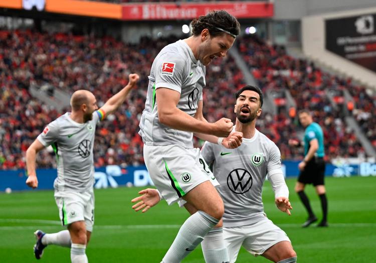 Jonas Wind nåede næsten et helt år uden scoringer, men i dag fik han hul på bylden. Christian Eriksen jubler i baggrunden. Foto: Ina Fassbender/Ritzau Scanpix