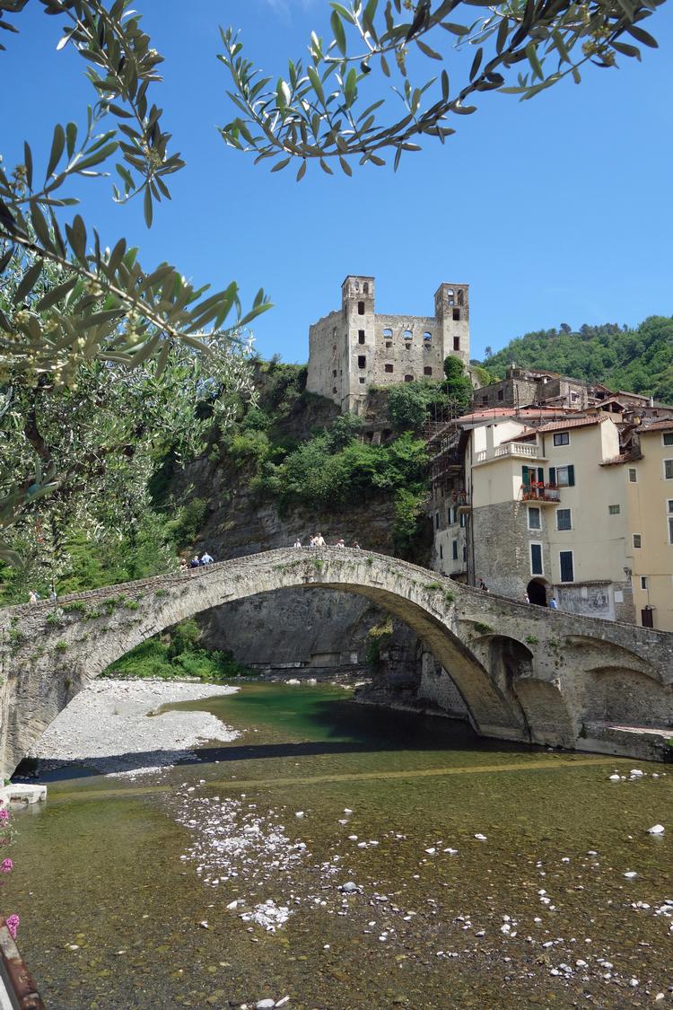 Claude Monet malede fire værker med motiver fra  Dolceacqua i Ligurien. Foto: Jens Henrik Nybo