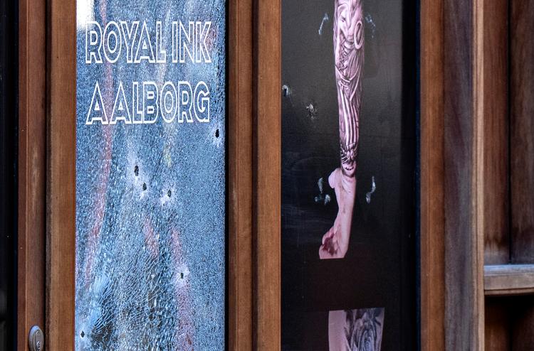 16-årig anholdt i sag om skyderi mod tatovørforretning Royal Ink i gågaden Bispensgade i Aalborg. (Foto: Henning Bagger/Ritzau Scanpix) Foto: Henning Bagger/Ritzau Scanpix