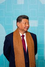 Xi Jinping har været Kinas leder i 14 år. Intet tyder på, at han er parat til at afgive magten, og de fleste iagttagere forventer, at han vil fortsætte adskillige år endnu. Der er foreløbig heller ingen oplagte kandidater tl at efterfølge ham. Foto: Eric Lee/Ritzau Scanpix