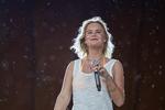 Den danske sanger Annika (Annika Wedderkopp) er blandt de to offentliggjorte navne til årets grønne koncerter. Her ses hun, da hun åbnede Orange Scene på Roskilde Festival sidste år. Foto: Signe Lægsgaard