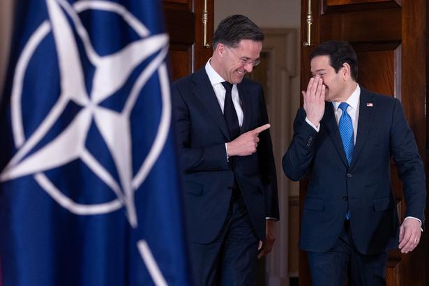 Marco Rubio and Mark Rutte trade smiles during the meeting in Washington, D.C. — but behind the façade, the alliance has begun to crack. Foto: Anna Rose Layden/Ritzau Scanpix