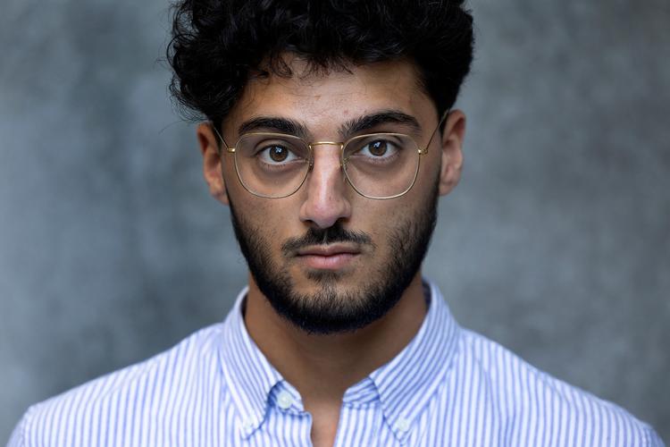 Haidar Ansari debuterede i 2022 med digtsamlingen 'Institutionaliseret', som handler om hans fortid som kriminel.   Haidar Ansari. Foto: Finn Frandsen