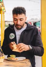 Chef Sean Pakbaz is among those behind the critically acclaimed street-food stall Kuku in Nørrebro, which serves Iranian dishes such as the herb stew ghormeh sabzi. Privatfoto. 