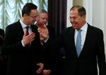 Ungarns udenrigsminister, Peter Szijjártó, i samtale med sin russiske kollega, Sergej Lavrov, under et møde i Moskva i 2017.  Arkivfoto: Sergei Karpukhin