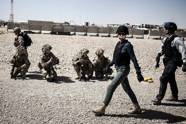 I 20 år var Danmark engageret i krigen i Afghanistan. Her er det daværende statsminister Helle Thorning-Schmidt (S), der besøger de danske tropper i Afghanistan i maj 2013. Foto: Niels Hougaard
