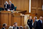  Folketingets politikere havde i går det første møde efter valget. Lars Løkke Rasmussen (M), der har de afgørende mandater i regeringsforhandlingerne, er nu det længst siddende medlem af Folketinget.  Foto: Jens Dresling