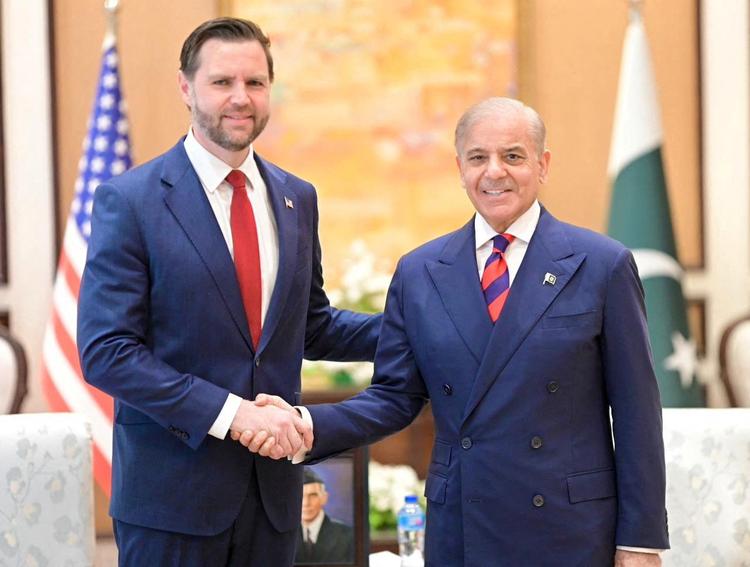 »Hvis det ikke lykkes at blive enige om præmisserne for en dialog, vil der ikke være nogen forhandlinger«, siger Mona Kanwal Sheikh, seniorforsker ved DIIS. Foto: Pakistan's Prime Minister Office/Ritzau Scanpix