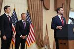 Den amerikanske vicepræsident, JD Vance, var under fredsforhandlingerne i Pakistan sekunderet af Trumps svigtersøn, Jared Kushner (t.v.), og Trumps særlige udsending, Steve Witkoff,. Foto: Pool/Ritzau Scanpix