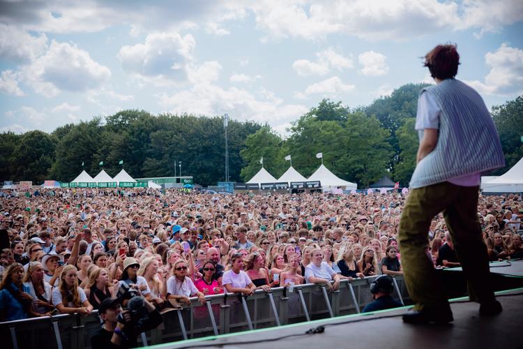 Blæst på scenen ved Grøn Koncert i Valby Parken i 2024. Foto: Benjamin Krog