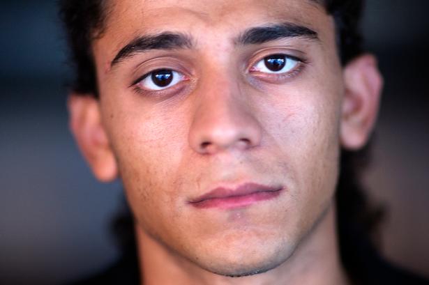 Yahya Hassan var 18, da han i 2013 debuterede med sin selvbetitlede digtsamling, som skulle vise sig at danne skole for en helt ny type poesi. Yahya Hassan. Foto: Jacob Ehrbahn