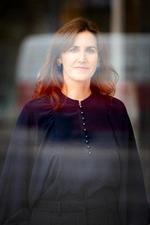 Kinga Szabo Christensen fortæller, at Pride er én ud af mange organisationer, som DI samarbejder med. Blandt dem er også LGBT+ Danmark. Foto: Büro Jantzen/Dansk Industri